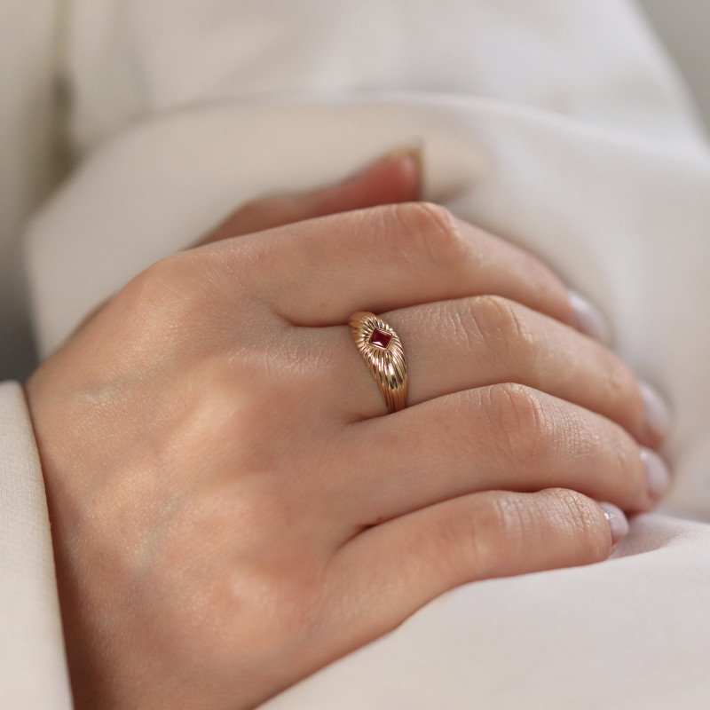 Çizgili Taş Yüzük