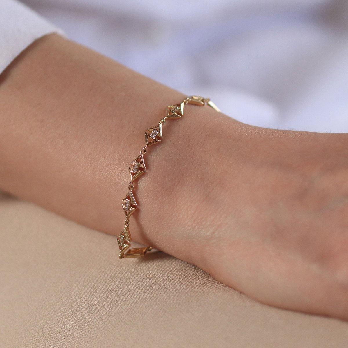 Sıralı Üçgen Bileklik