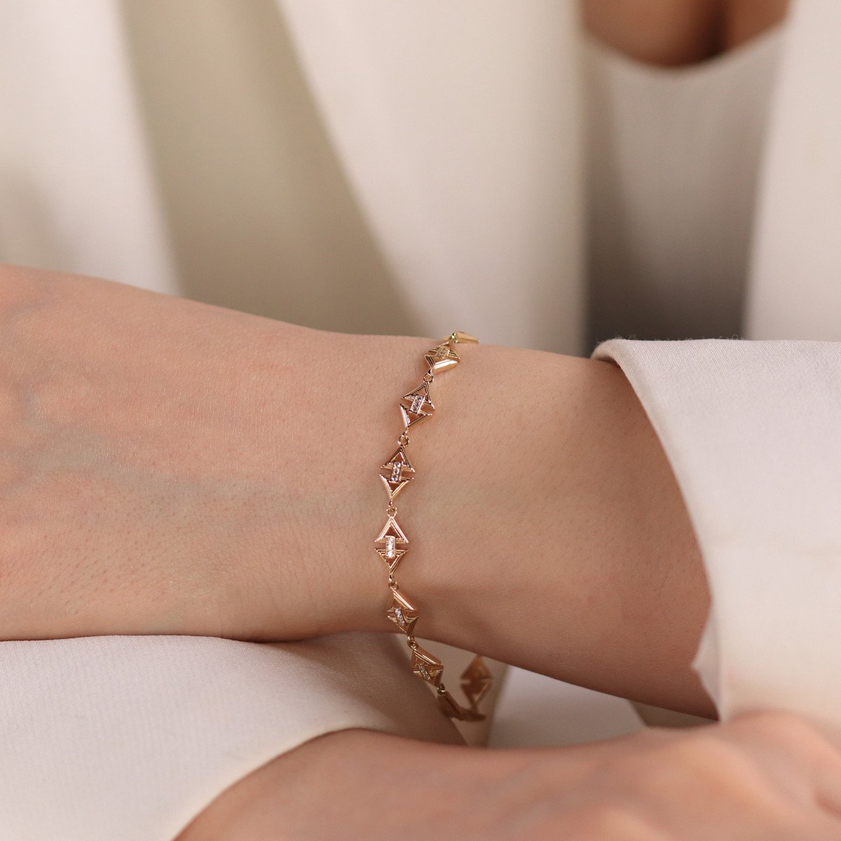 Sıralı Üçgen Bileklik