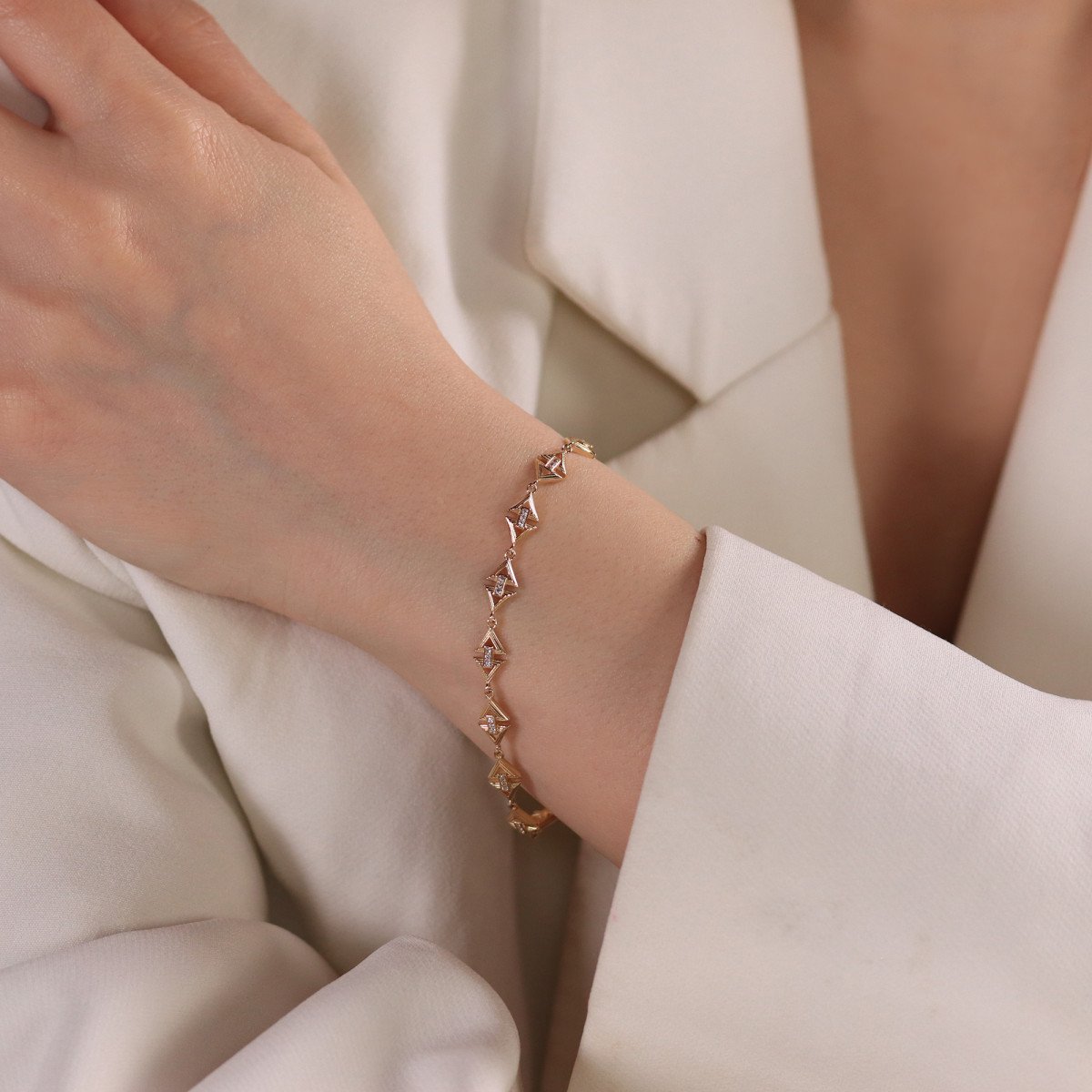 Sıralı Üçgen Bileklik