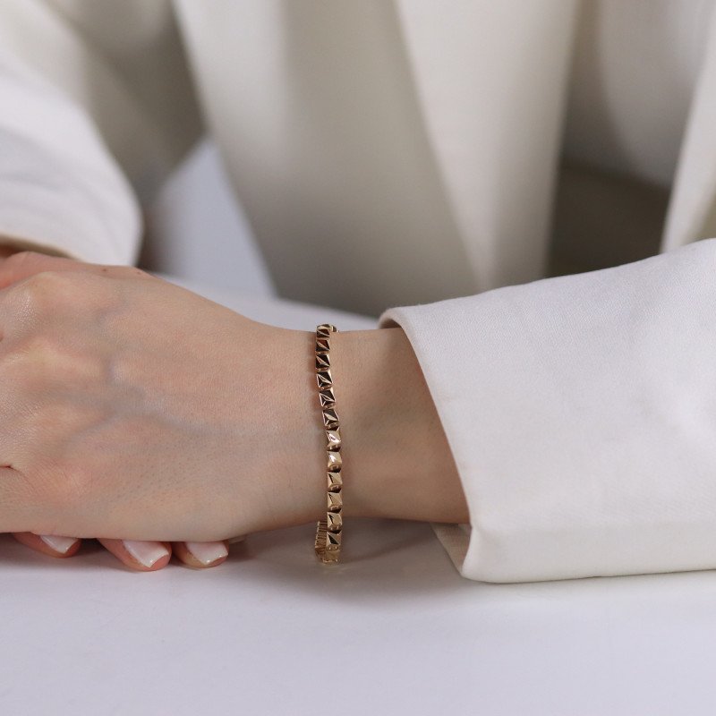 Sıralı Kare Bileklik