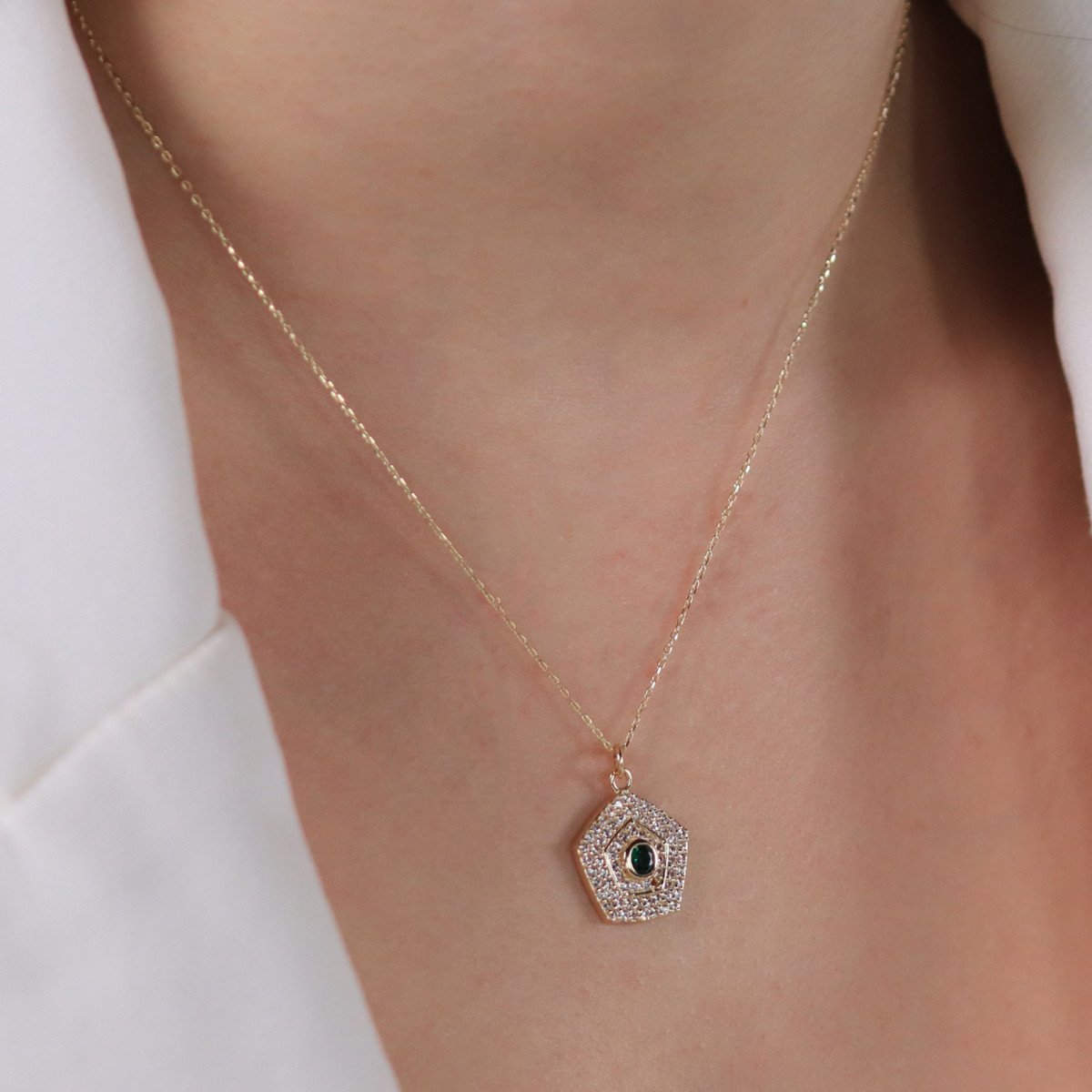 Taşlı Beşgen Kolye