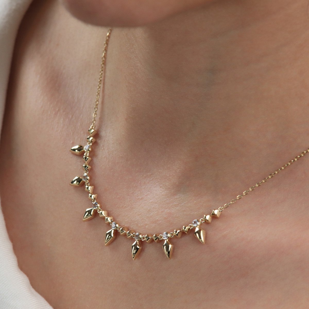 Taşlı Mızrak Kolye