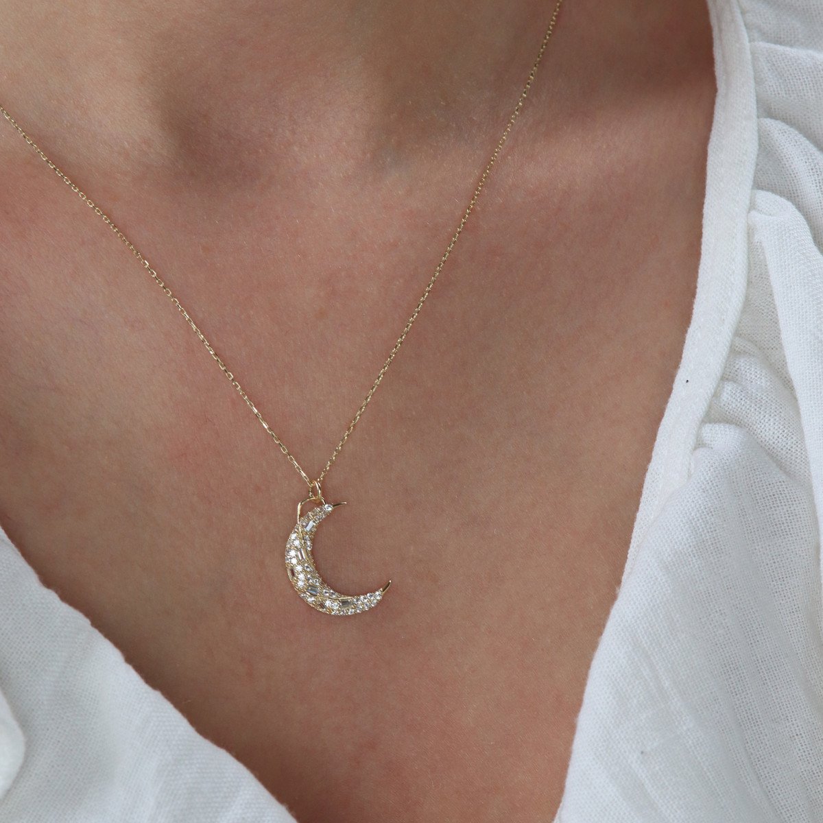 Taşlı Hilal Kolye