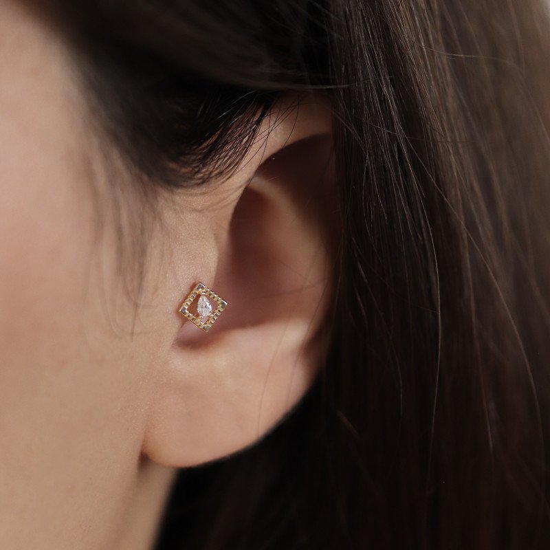 Taşlı Dörtgen Piercing