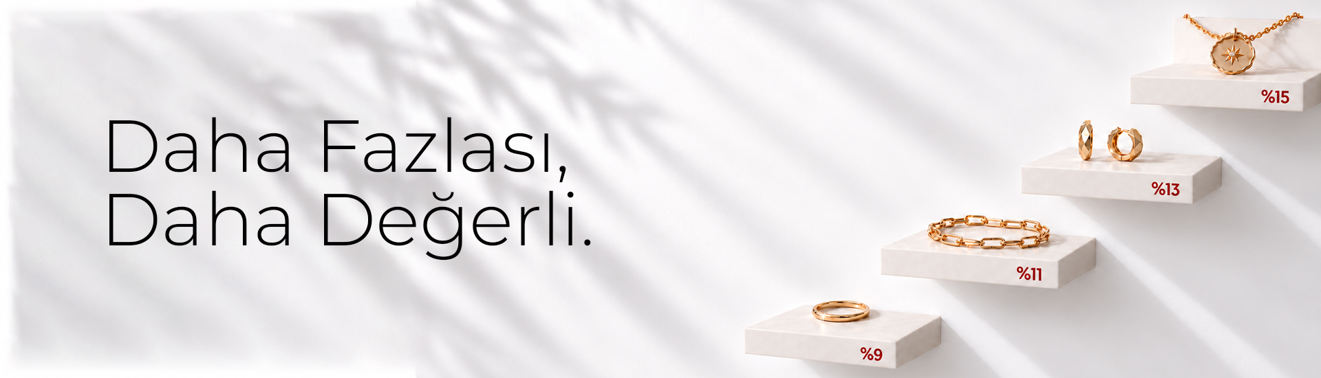 Yükselen dört basamakta %9, %11, %13 ve %15 indirim oranlarıyla altın yüzük, bileklik, küpe ve kolye.